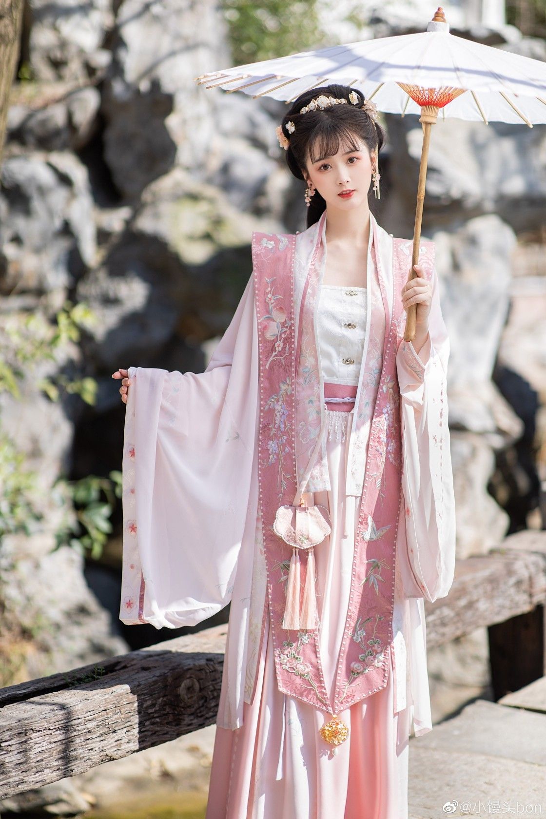 Spring Fashion:The Evolution of Cheongsam as a Modern Classic Spring Fashion:The Evolution of Cheongsam as a Modern Classic
