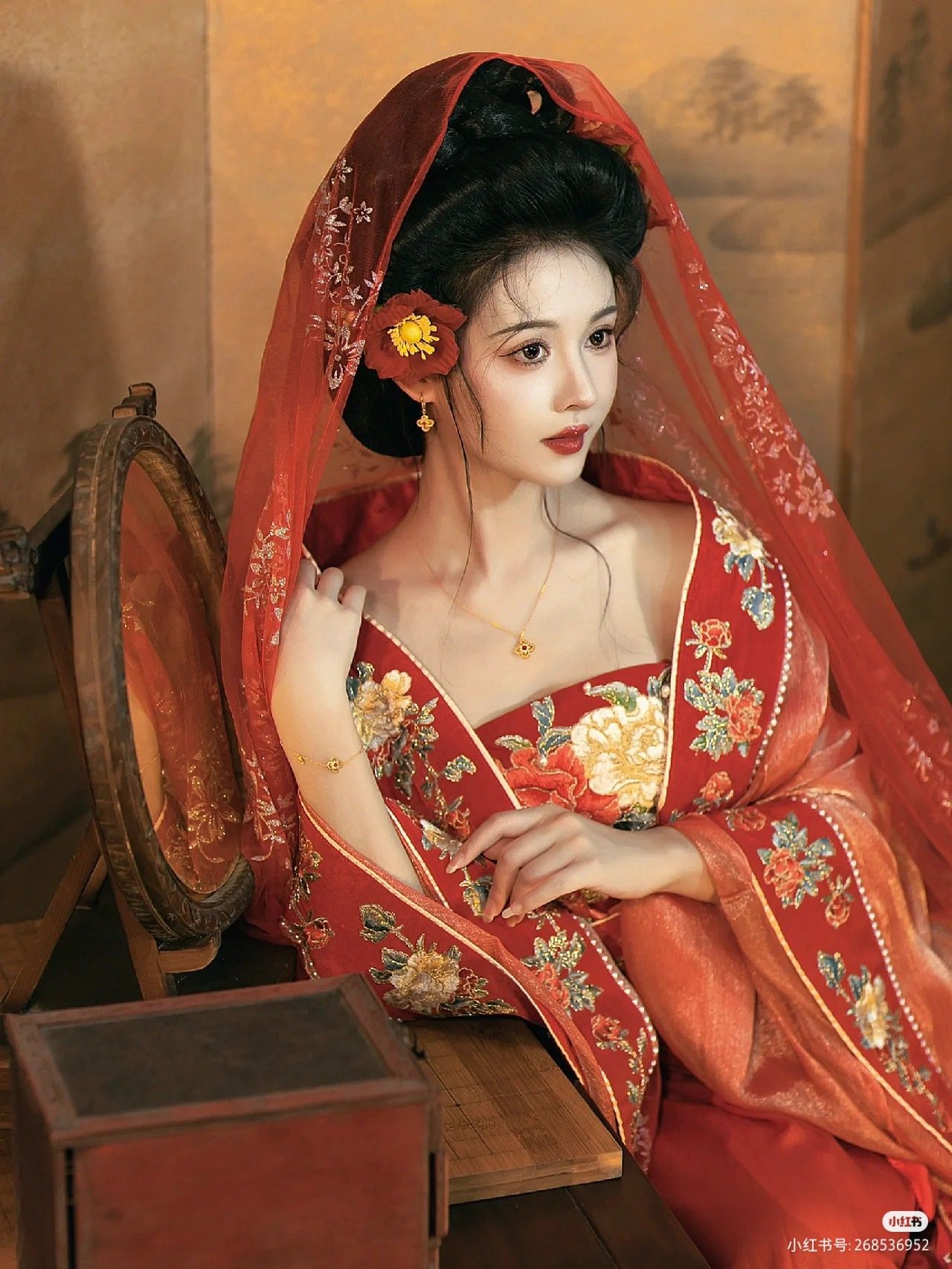 Splendid Splendor:The Original Hanfu of Splendid Silk and Splendorous Embroidery Splendid Splendor:The Original Hanfu of Splendid Silk and Splendorous Embroidery