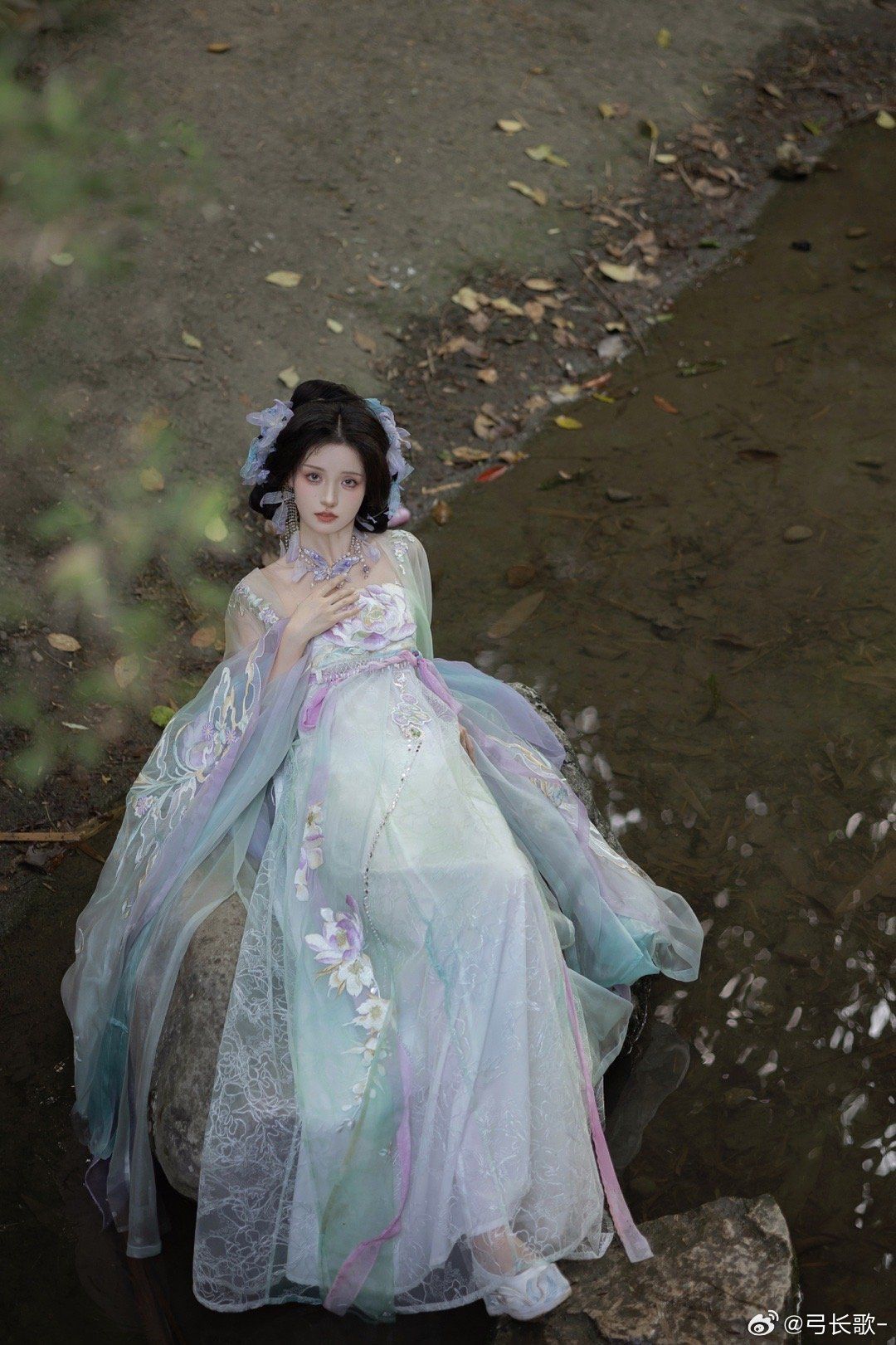 Traditional Elegance:The Rise of Tang-Style Clothing for Junior Schoolgirls in China Traditional Elegance:The Rise of Tang-Style Clothing for Junior Schoolgirls in China