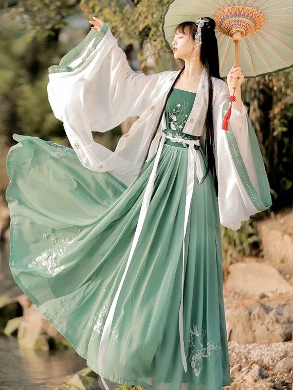 The Revival of Traditional Chinese Fashion:Exploring the World of Nongyu Hanfu The Revival of Traditional Chinese Fashion:Exploring the World of Nongyu Hanfu