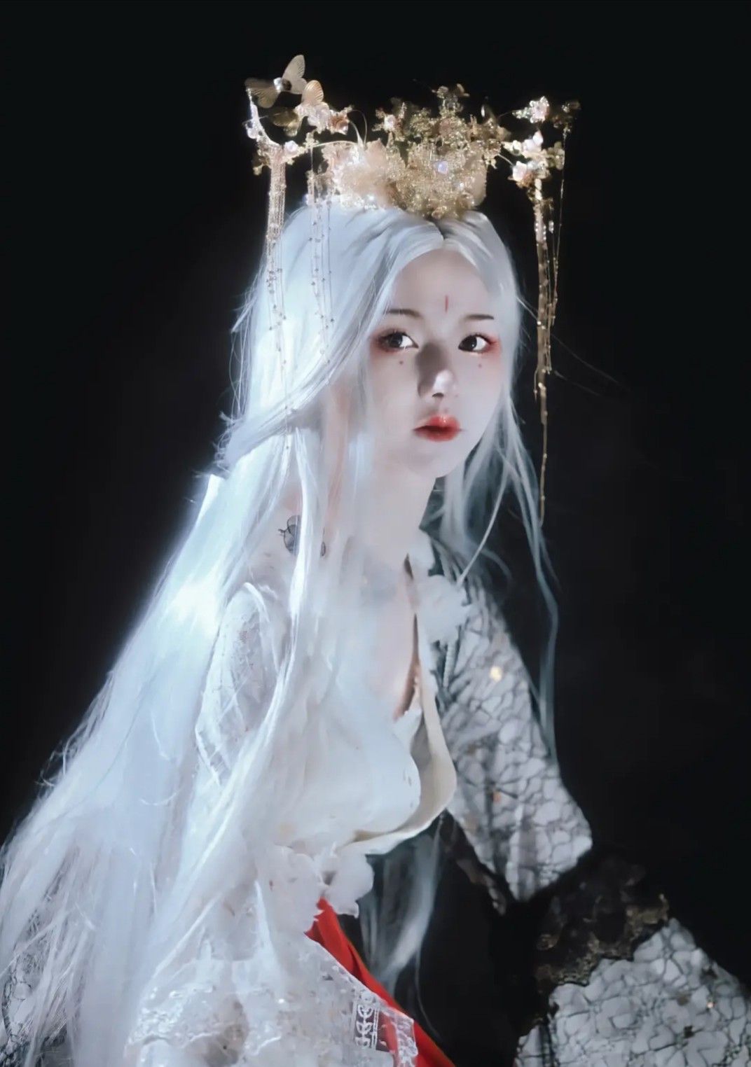 The Rise of Traditional Elegance:A Students Journey into Hanfu Fashion as a Waisted-Up Style Icon The Rise of Traditional Elegance:A Students Journey into Hanfu Fashion as a Waisted-Up Style Icon