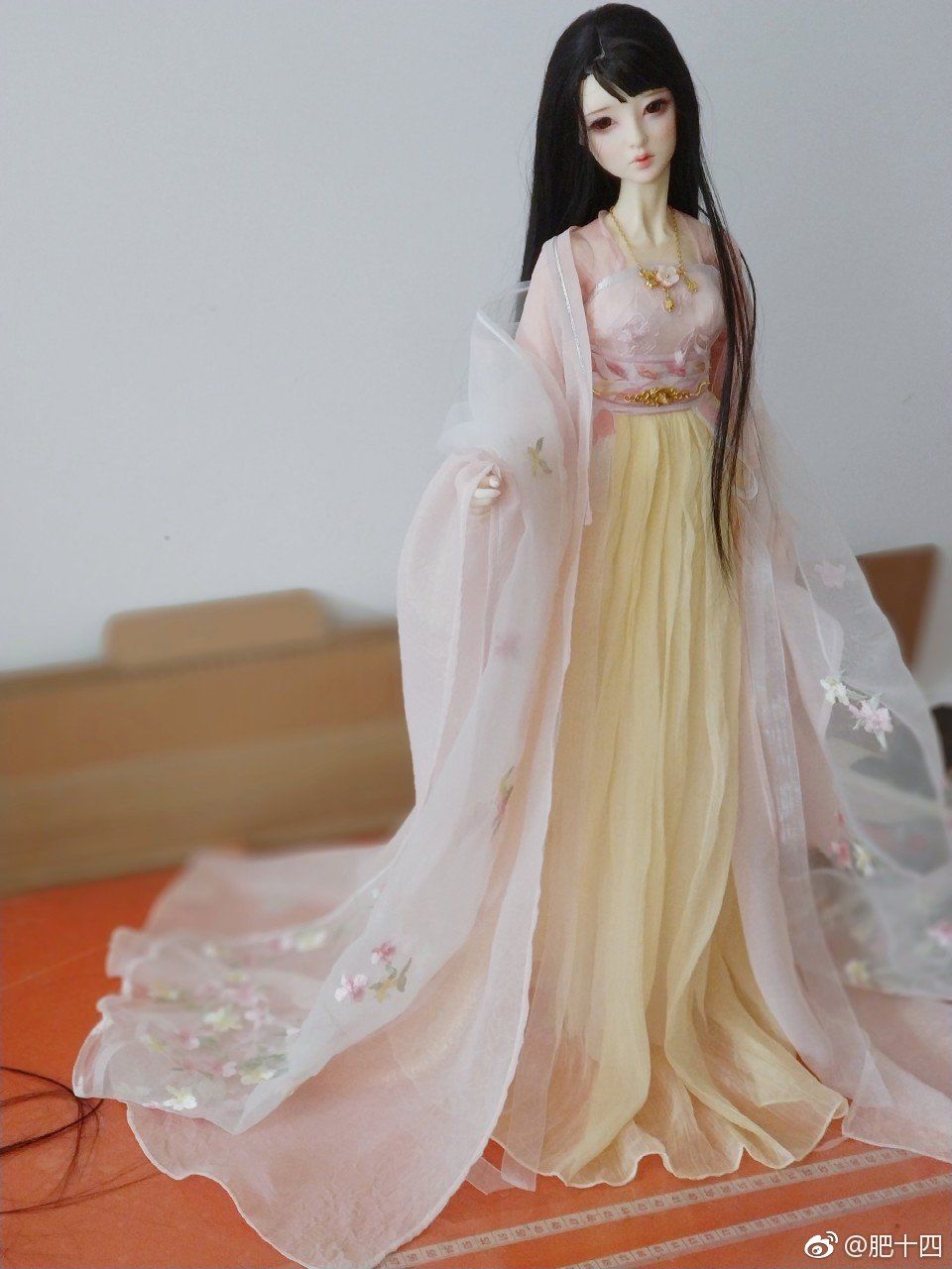 The Rise of Hanfu Fashion among Middle School Girls:A Focus on Junior Students The Rise of Hanfu Fashion among Middle School Girls:A Focus on Junior Students
