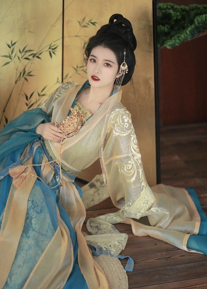 Retro Revival:The Charm of Qipao in the 1980s Fashion Retro Revival:The Charm of Qipao in the 1980s Fashion