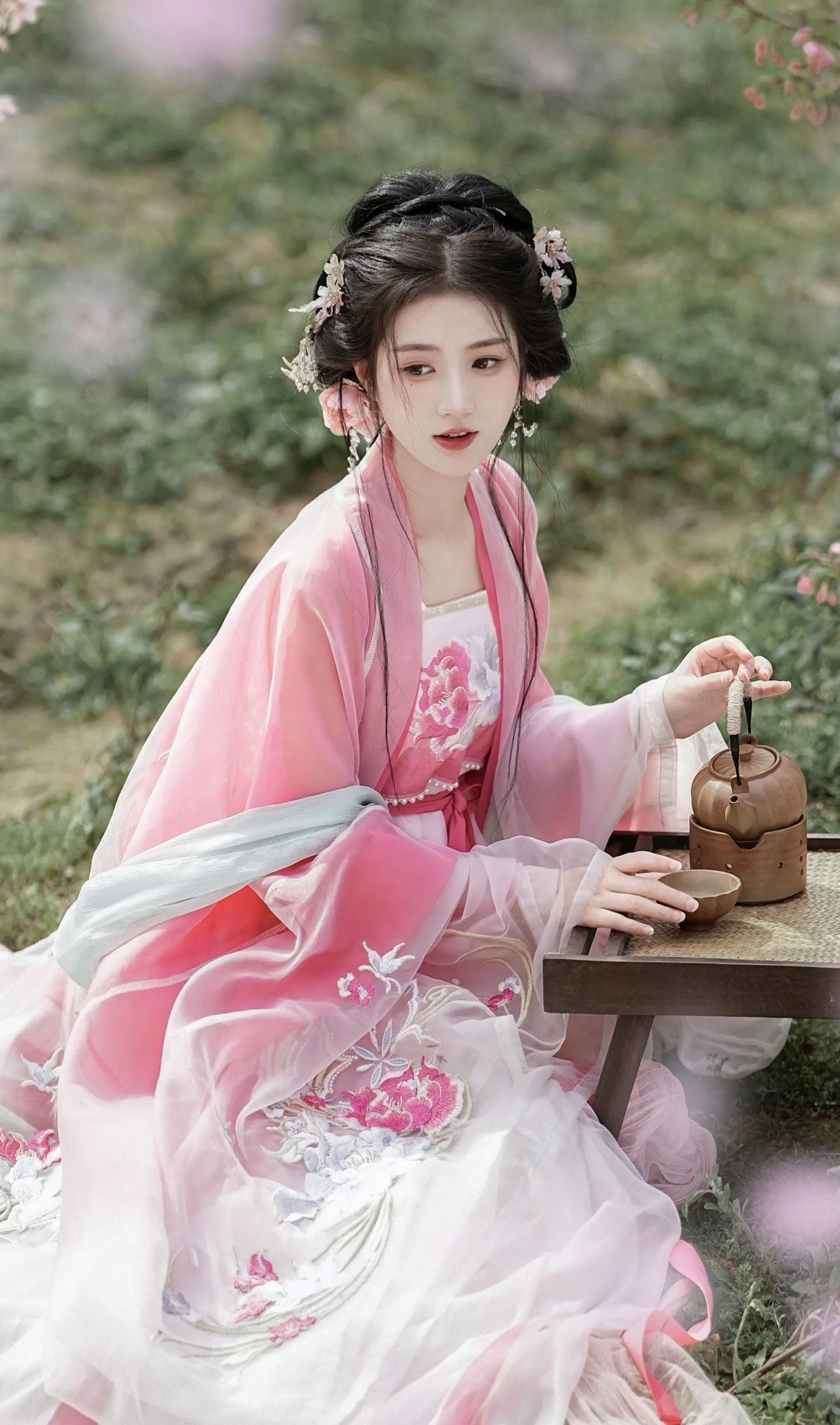 The Splendor of the Red Horse-Face Skirt:A Cultural Icon in Traditional Chinese Fashion