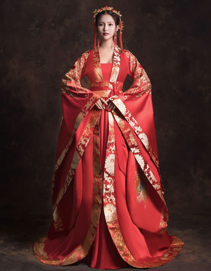 Ancient-Style Workwear for Women in Traditional Chinese Clothing for a Wellness Center Ancient-Style Workwear for Women in Traditional Chinese Clothing for a Wellness Center