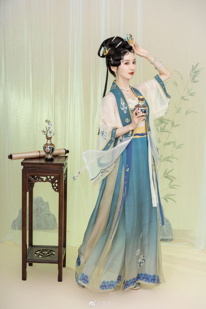 The Rise of Hanfu Shoes for Girls,Children,and Elementary Students in English The Rise of Hanfu Shoes for Girls,Children,and Elementary Students in English
