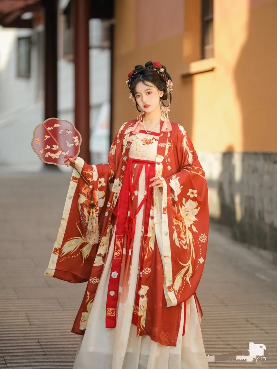 Embroidery-Adorned Cheongsam:A Journey of Self-Craftsmanship Embroidery-Adorned Cheongsam:A Journey of Self-Craftsmanship