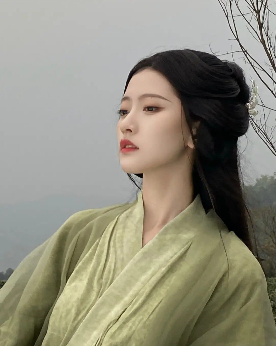 Reimagining the Cheongsam as a Modern Toast Gown:Embracing Length and Elegance Reimagining the Cheongsam as a Modern Toast Gown:Embracing Length and Elegance
