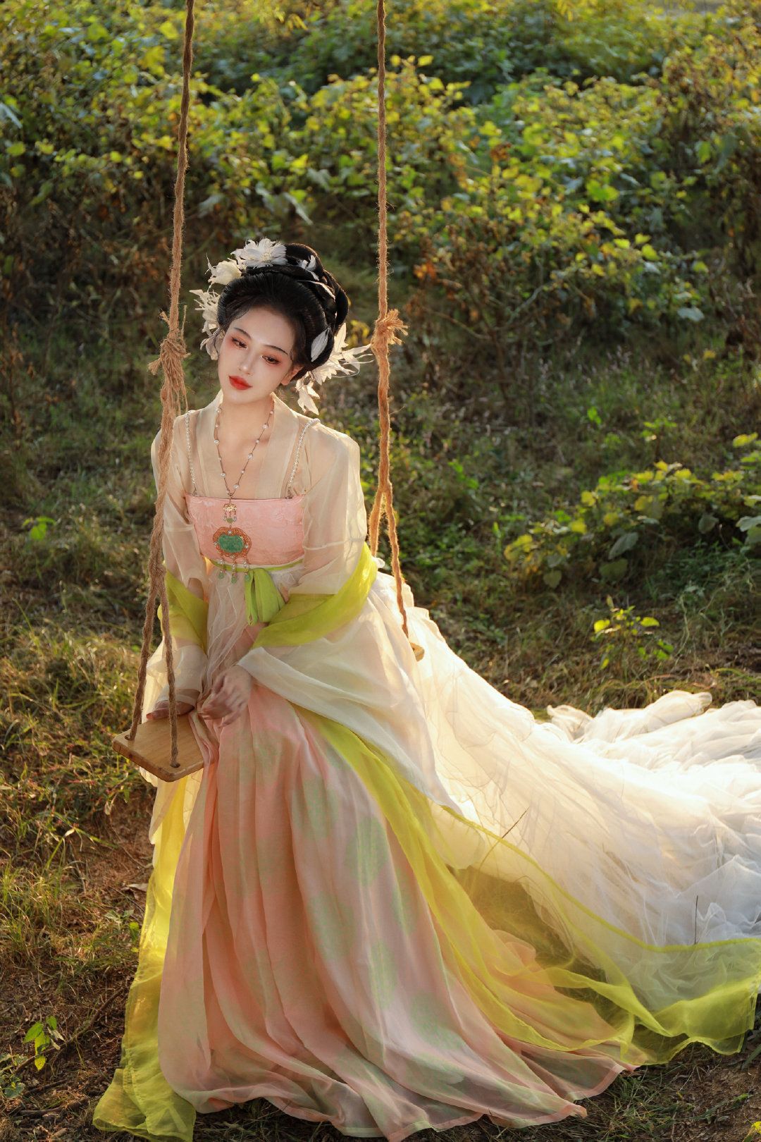 Reinventing Autumn Qipao:Modern Updates to Traditional Chinese Cheongsam Reinventing Autumn Qipao:Modern Updates to Traditional Chinese Cheongsam