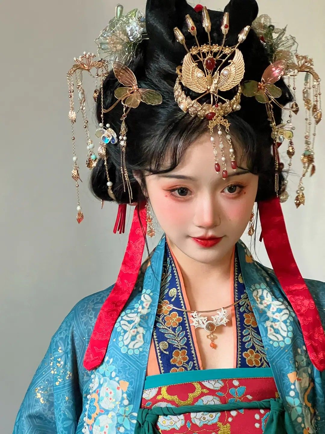 盼盼熊与马面裙,一场跨越时尚与传统的美丽邂逅 盼盼熊与马面裙,一场跨越时尚与传统的美丽邂逅