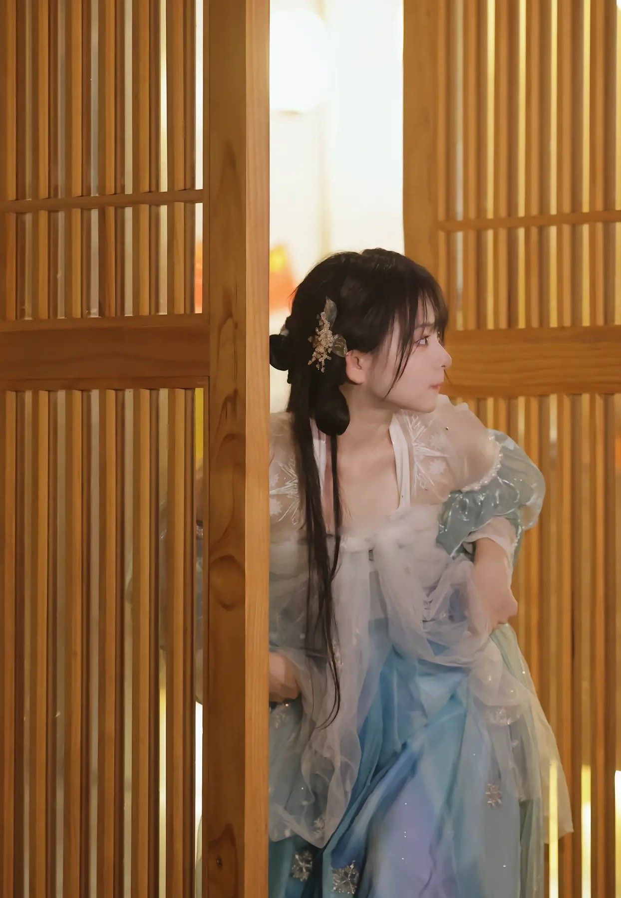 White Cheongsam:Exploring the New Chinese Short-Style Fashion White Cheongsam:Exploring the New Chinese Short-Style Fashion