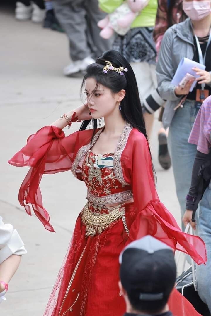 Redesigning Cheongsam for Short Women with Length Over the Knee Redesigning Cheongsam for Short Women with Length Over the Knee