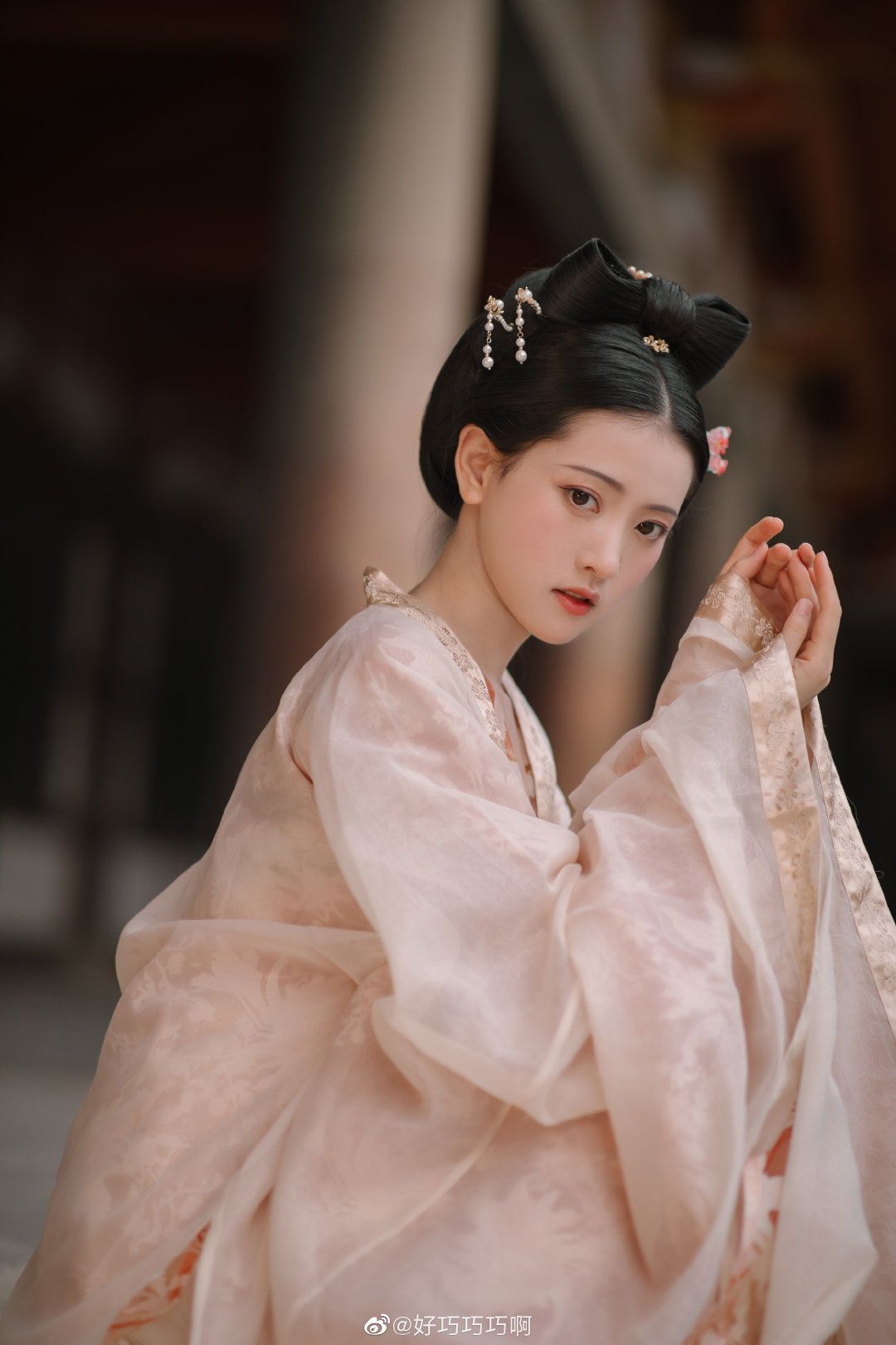 The Splendor of Ming-Style Hanfu:A Close Examination of the Neck Warmer The Splendor of Ming-Style Hanfu:A Close Examination of the Neck Warmer