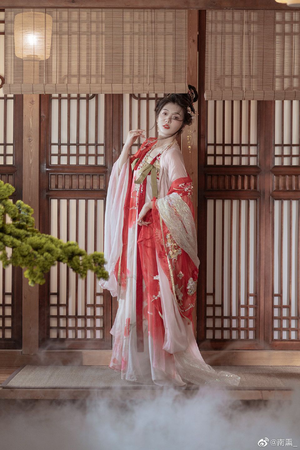 The Revival of Late Ming Style Hanfu Fashion for the Slightly Curvier Figure The Revival of Late Ming Style Hanfu Fashion for the Slightly Curvier Figure