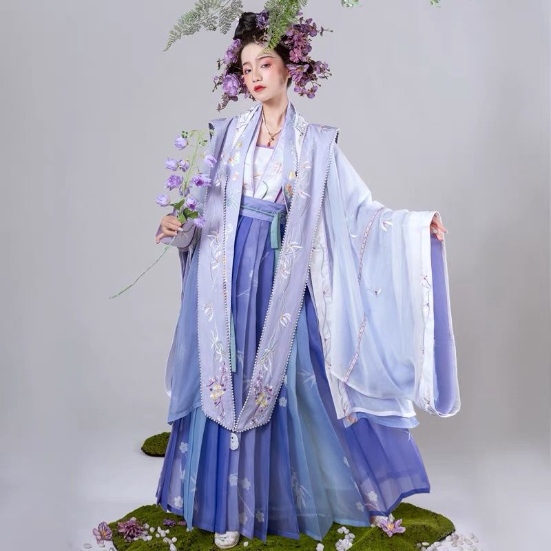 Plus-Size Hanfu Fashion for Curvier Women:Embracing the Beauty of Large-Frame Hanfu Plus-Size Hanfu Fashion for Curvier Women:Embracing the Beauty of Large-Frame Hanfu