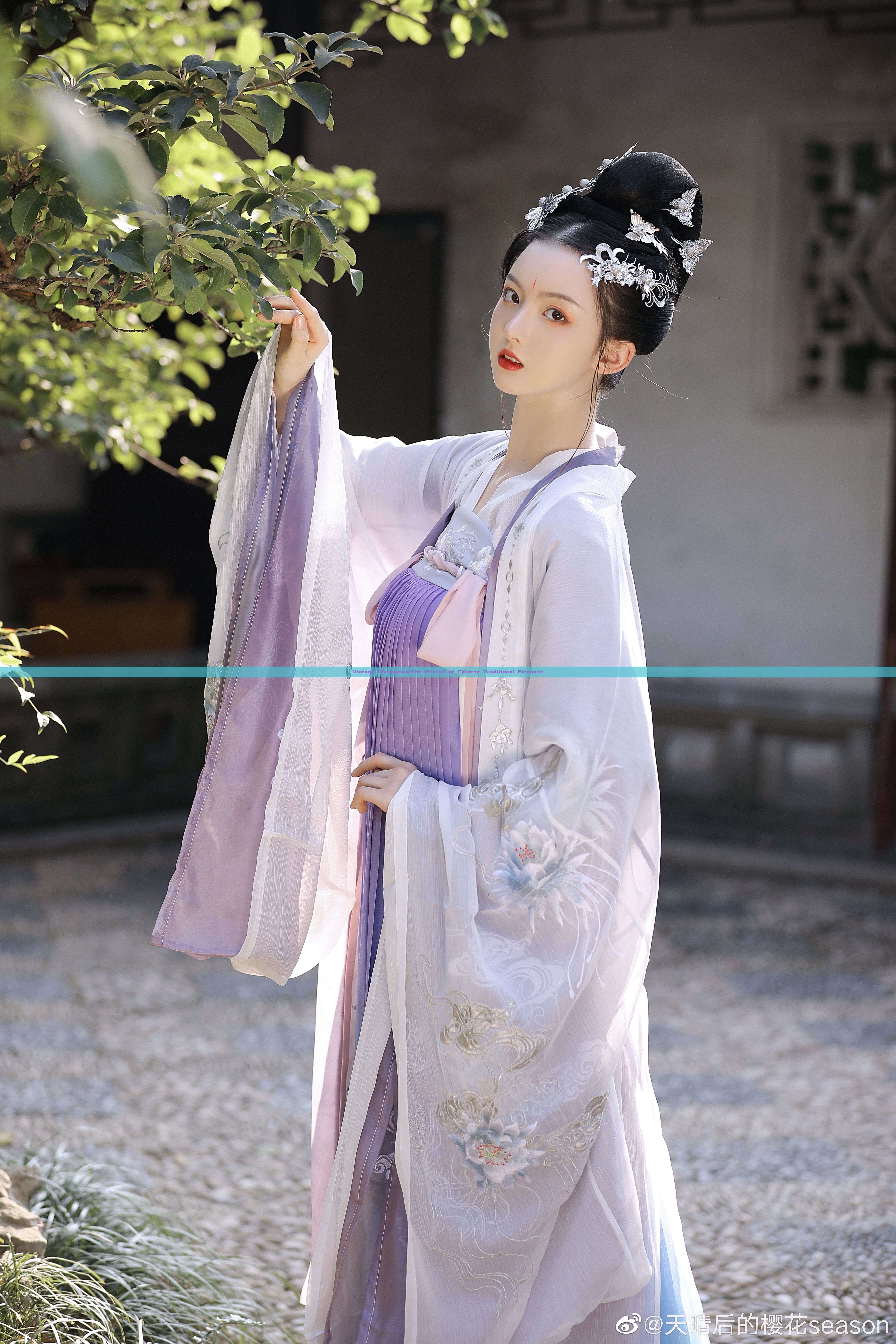 Vintage Cheongsam:The Revival of Chinese Traditional Elegance Vintage Cheongsam:The Revival of Chinese Traditional Elegance