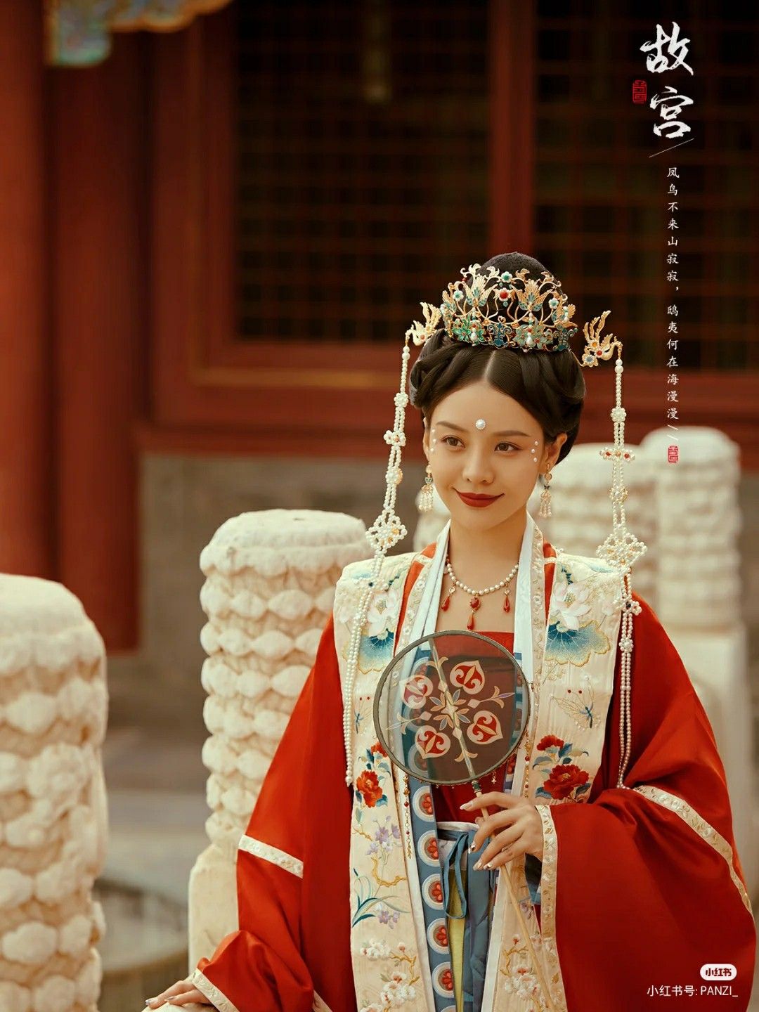 Elegant Cheongsam in White:A Symbol of Simplicity and Grace Elegant Cheongsam in White:A Symbol of Simplicity and Grace
