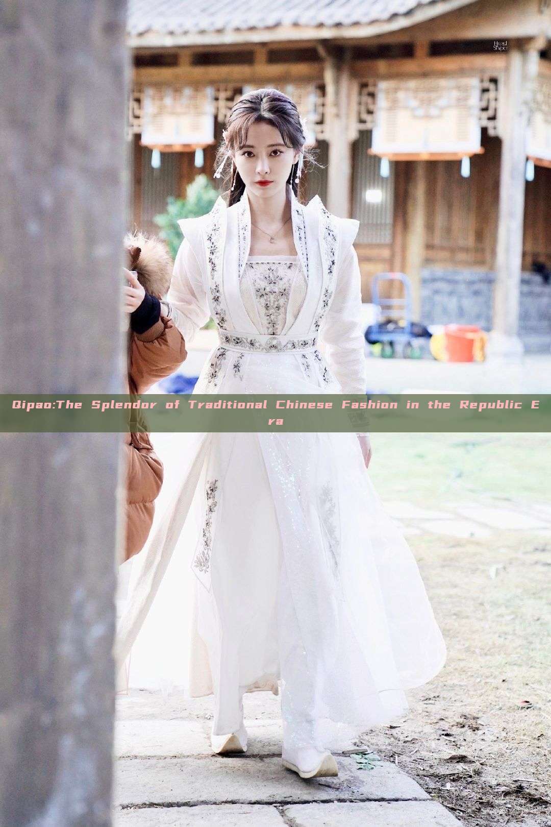 Qipao:The Splendor of Traditional Chinese Fashion in the Republic Era Qipao:The Splendor of Traditional Chinese Fashion in the Republic Era