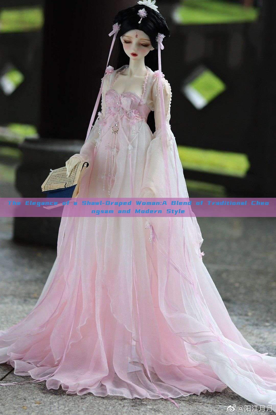 The Elegance of a Shawl-Draped Woman:A Blend of Traditional Cheongsam and Modern Style The Elegance of a Shawl-Draped Woman:A Blend of Traditional Cheongsam and Modern Style