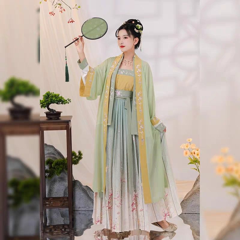 Summer in a Blooming Cheongsam Dress:The Elegance of Flower-Print Qipao
