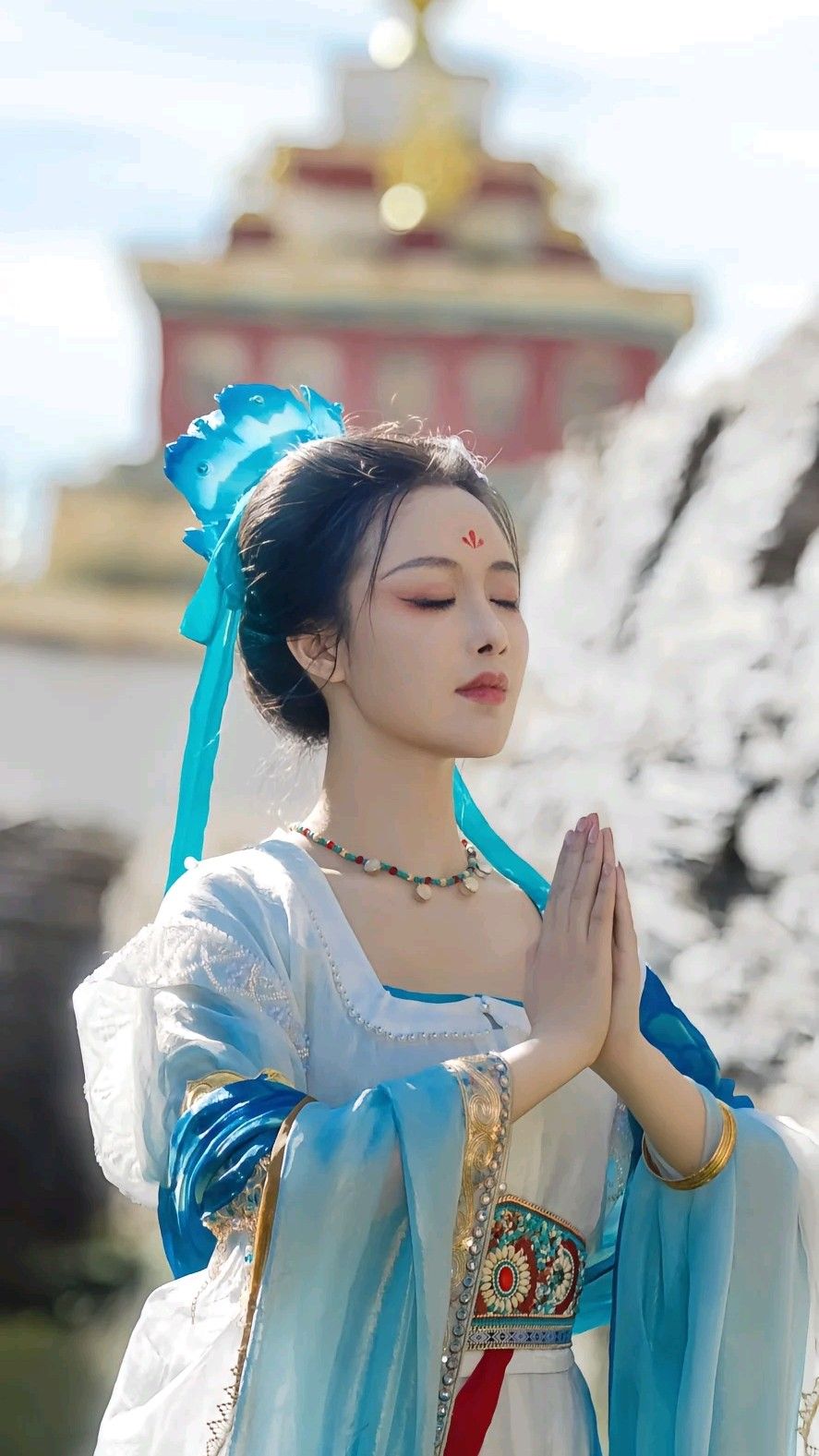 Maternal-Child Harmony in Traditional Fashion:A Mother-Daughter Hanfu Journey Maternal-Child Harmony in Traditional Fashion:A Mother-Daughter Hanfu Journey