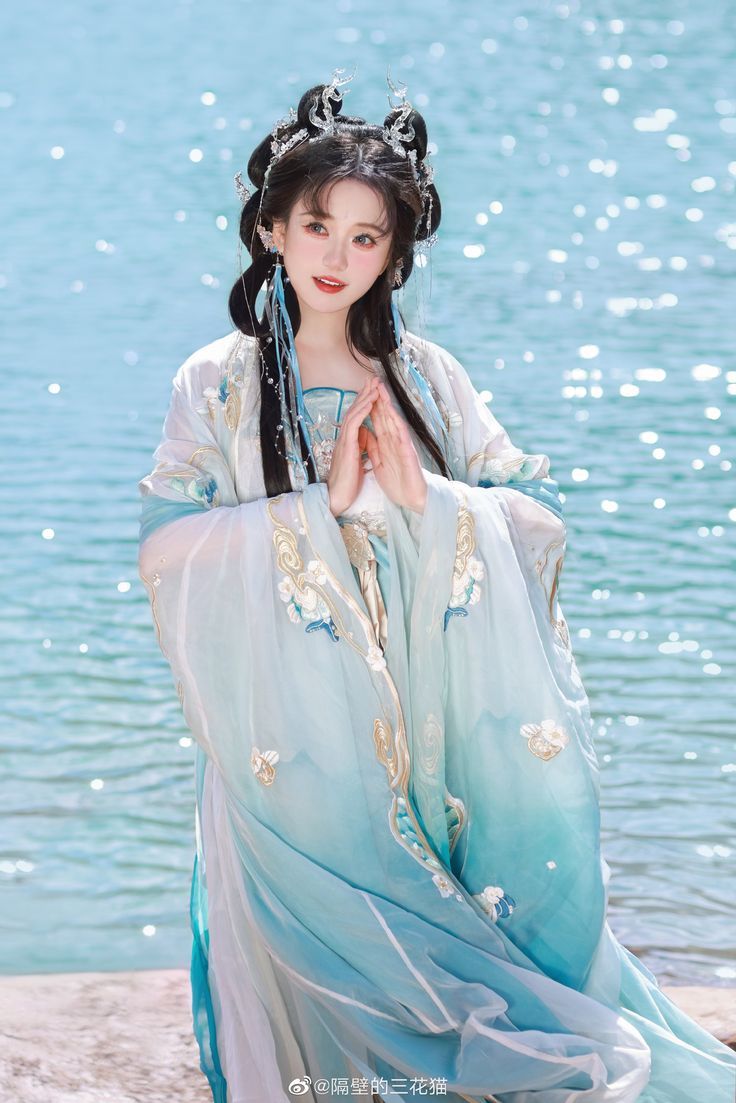 Winter-Ready Childrens Hanfu for New Years Greetings:A Guide to Thickened Traditional Wear Winter-Ready Childrens Hanfu for New Years Greetings:A Guide to Thickened Traditional Wear