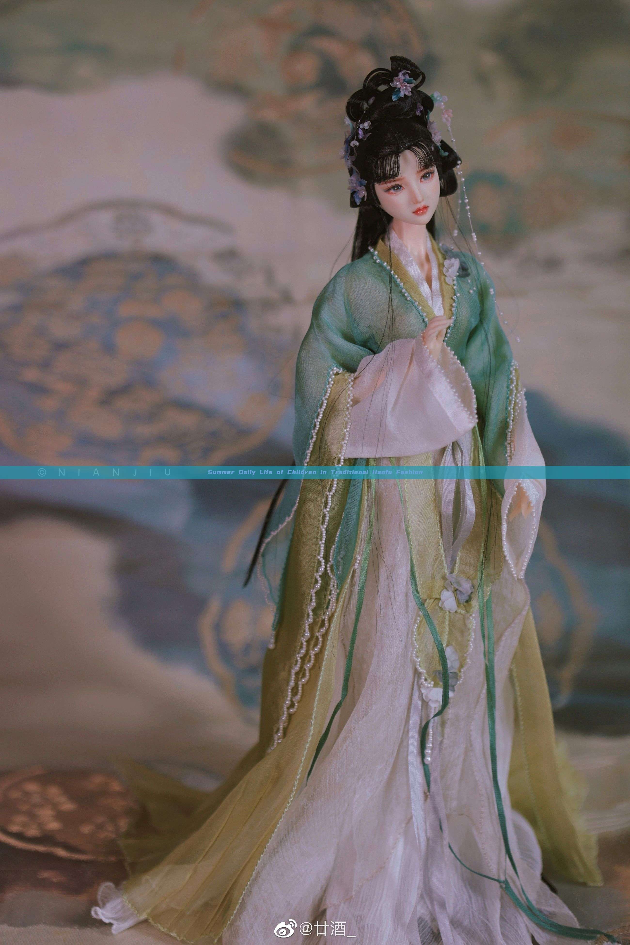 Summer Daily Life of Children in Traditional Hanfu Fashion Summer Daily Life of Children in Traditional Hanfu Fashion