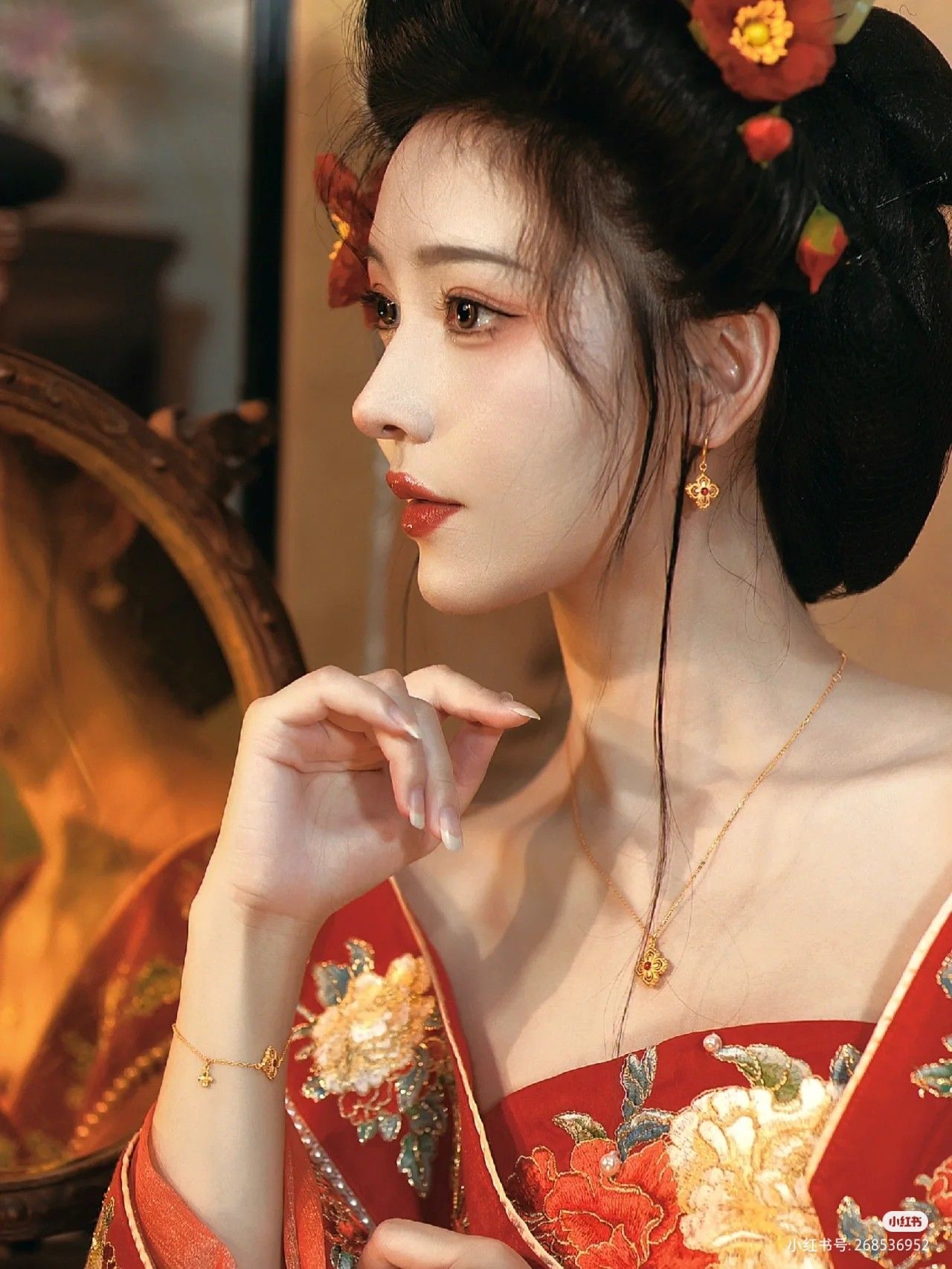 The 40-Year Journey of Ice Silk Cheongsam:A Timeless Elegance The 40-Year Journey of Ice Silk Cheongsam:A Timeless Elegance