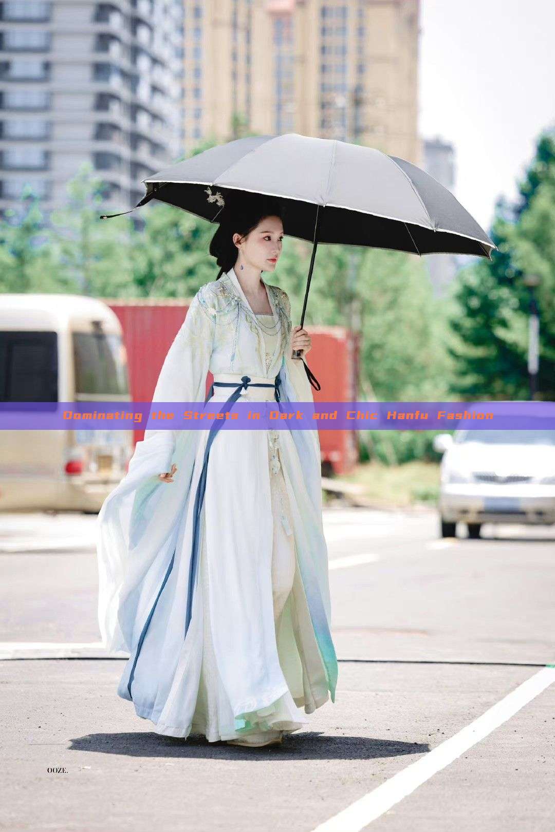 Dominating the Streets in Dark and Chic Hanfu Fashion Dominating the Streets in Dark and Chic Hanfu Fashion