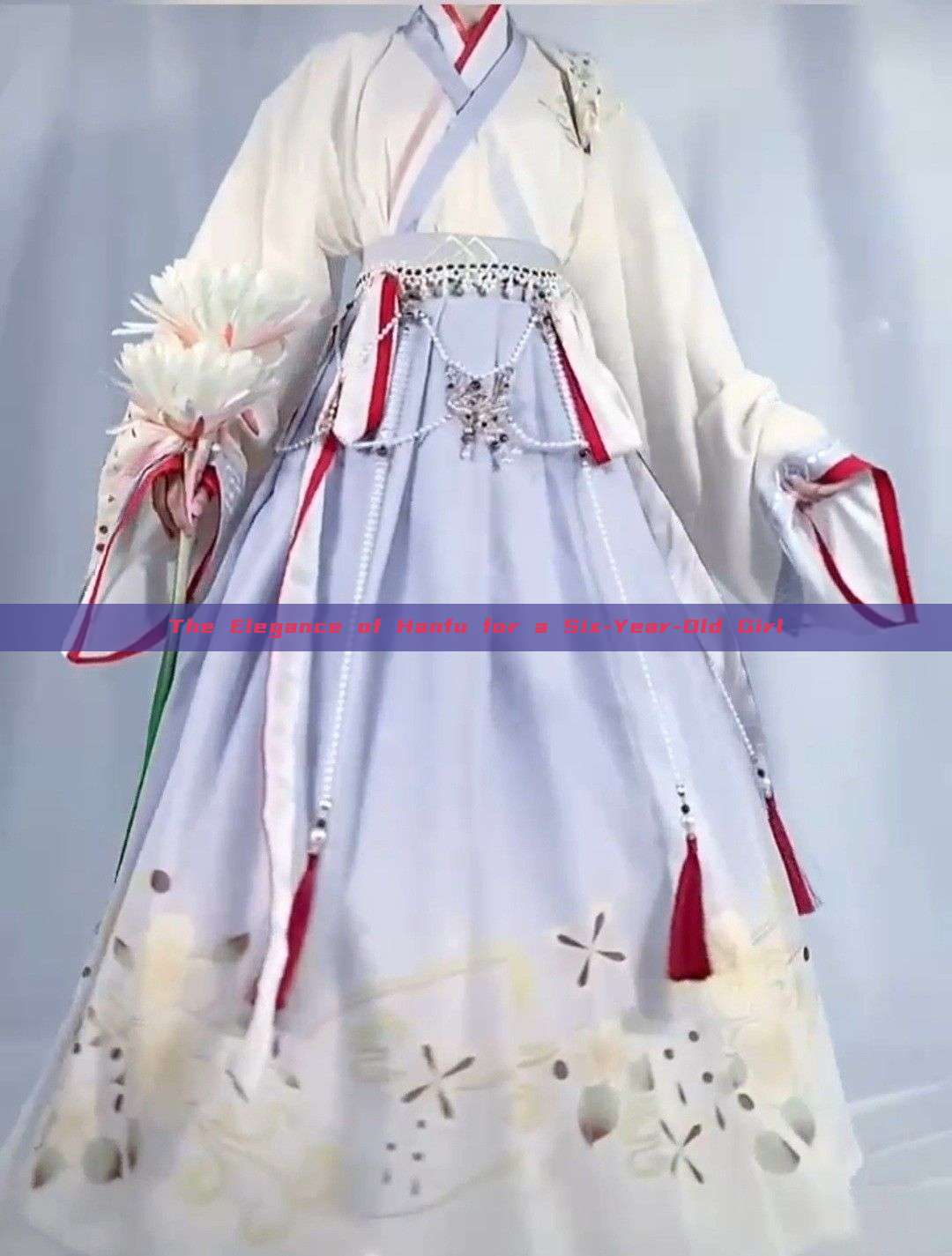 The Elegance of Hanfu for a Six-Year-Old Girl The Elegance of Hanfu for a Six-Year-Old Girl