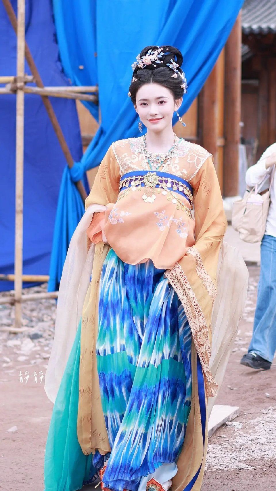 The Evolution of Hanfu Hair Accessories:夹子与大人的时尚交融 The Evolution of Hanfu Hair Accessories:夹子与大人的时尚交融