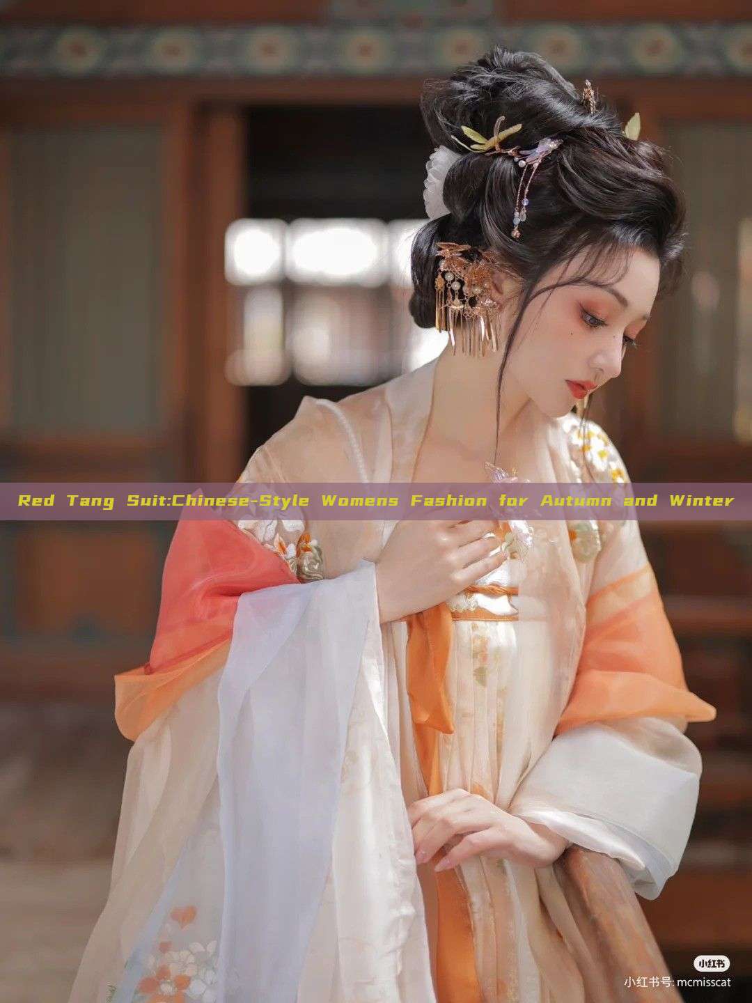 Red Tang Suit:Chinese-Style Womens Fashion for Autumn and Winter Red Tang Suit:Chinese-Style Womens Fashion for Autumn and Winter