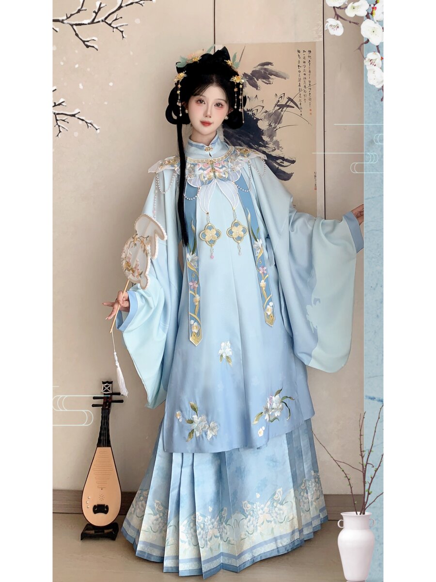 The Charm of Miniature Figures in Ming-Style Hanfu Fashion The Charm of Miniature Figures in Ming-Style Hanfu Fashion