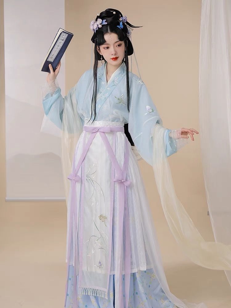 Hanfu Umbrellas:A Guide to Rain and Storm Protection Hanfu Umbrellas:A Guide to Rain and Storm Protection