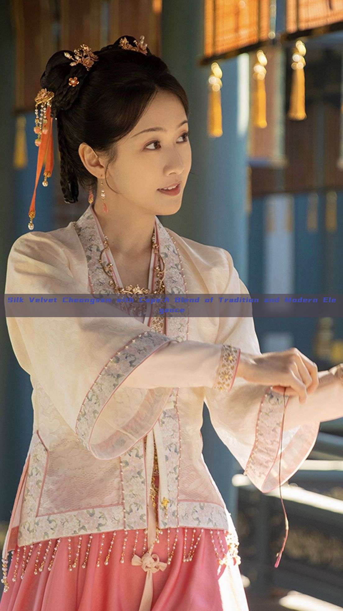 Silk Velvet Cheongsam with Cape:A Blend of Tradition and Modern Elegance Silk Velvet Cheongsam with Cape:A Blend of Tradition and Modern Elegance